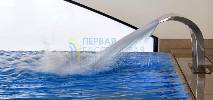 Водные аттракционы в бассейне